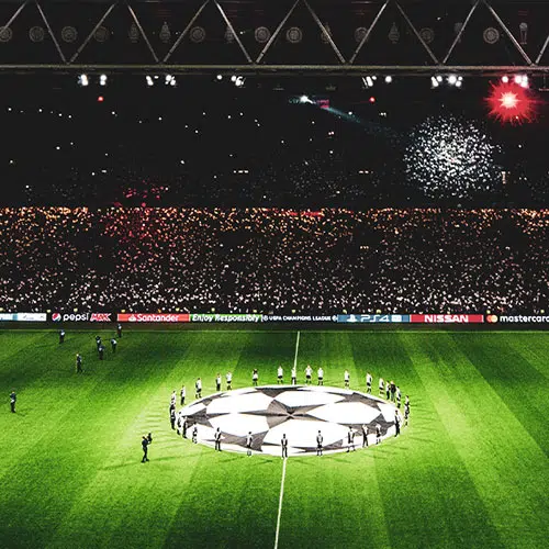 Peter Beense sings during Ajax – Real Madrid