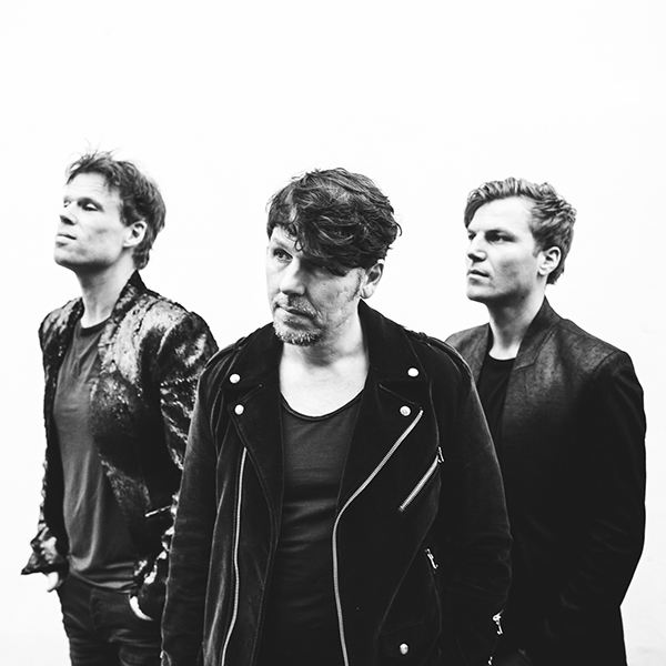 3JS SCHRIJVEN INDRUKWEKKEND ‘VOOR HEN DIE WACHTEN’ IN 2,5 UUR