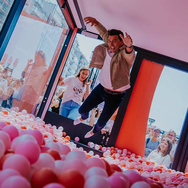 Jan Smit op promotour in België: te gast bij Radio 2 Aan Zee en Tien Om Te Zien